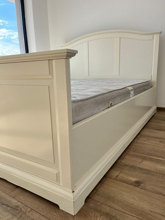 IKEA Pat Dublu de Centru, cu Saltea 160X200 cm
