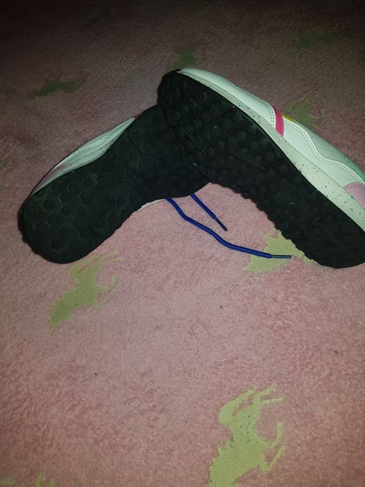 Adidasi fete Reserved