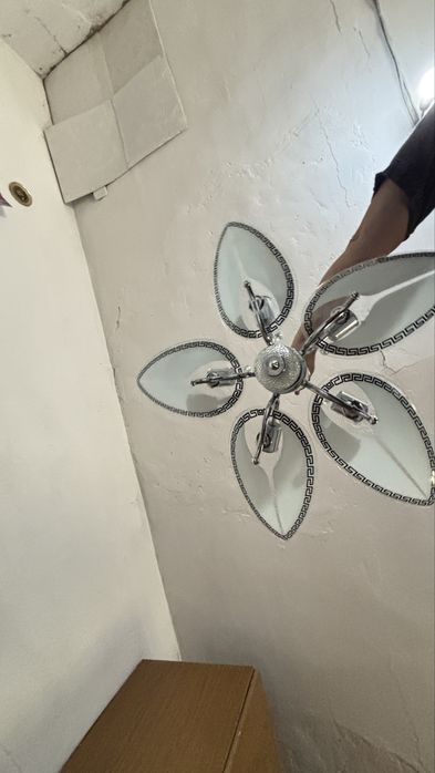 Продам люстру как новое