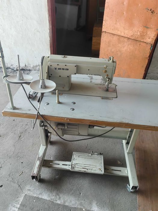 Швейная машина, срочно продам.