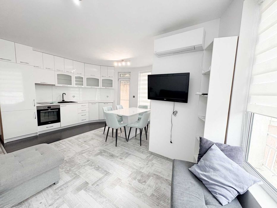 Дава се под наем Тристаен апартамент в Варна, Бриз - 85 кв.м за 648.21 € - Снимка #4