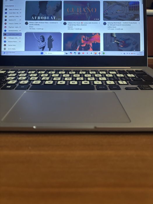 Laptop Slim Samsung nou