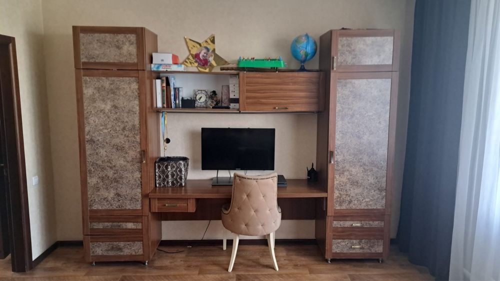 Продам мягкую мебель и шкаф