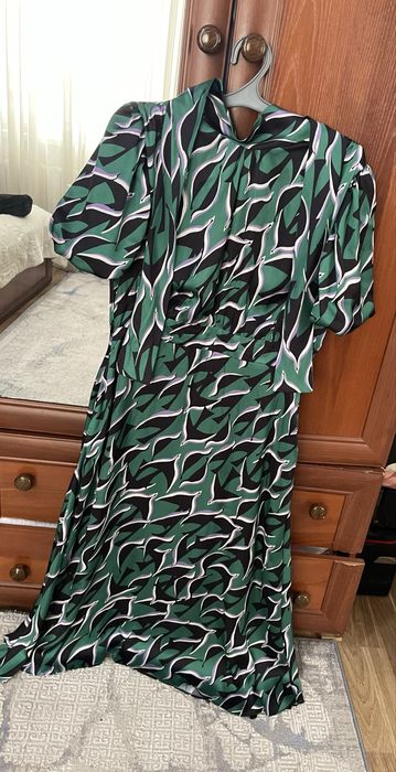 Платья вечерние.