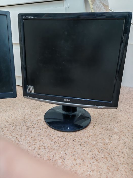 Продам мониторы,