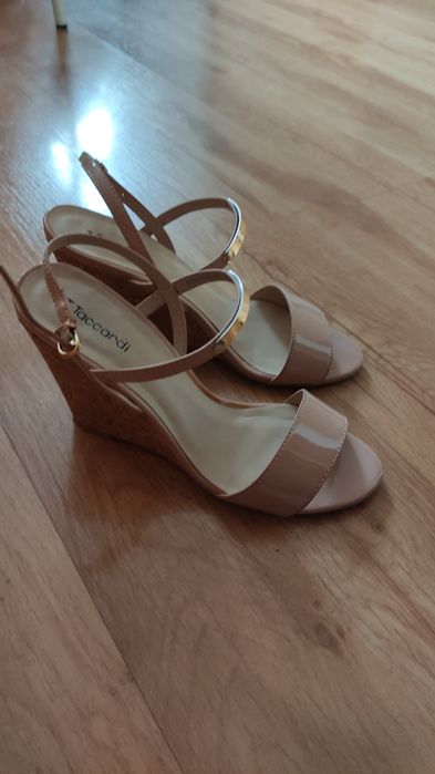 Продам босоножки