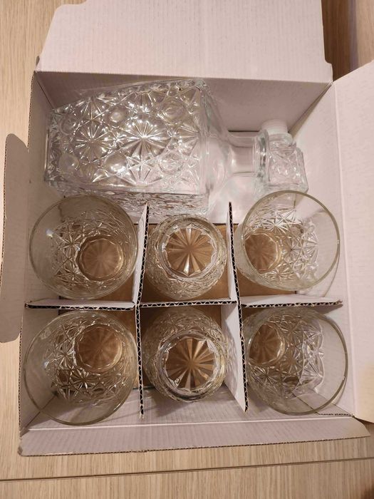 set pahare plus sticla whisky