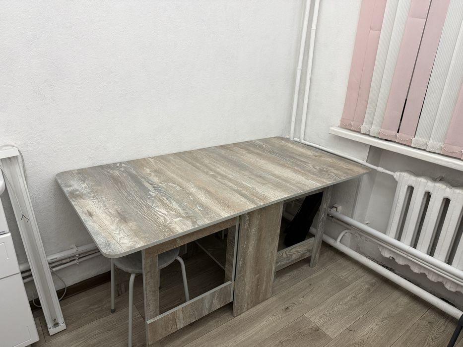 Продам стол книжка