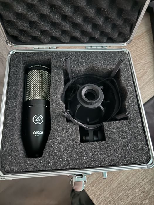 Микрофон AKG P220