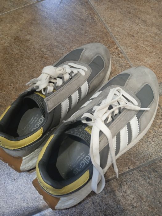 кроссовки бренда Adidas, модель Retropy E5
