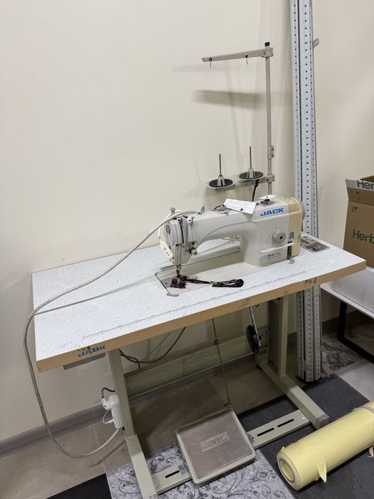 Продам швейную машинку Jack