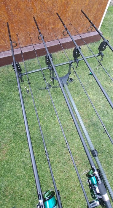 Set Pescuit,4 Lansete Crap 3,90m+4 Mulinete 8000+Rod Pod Echipat