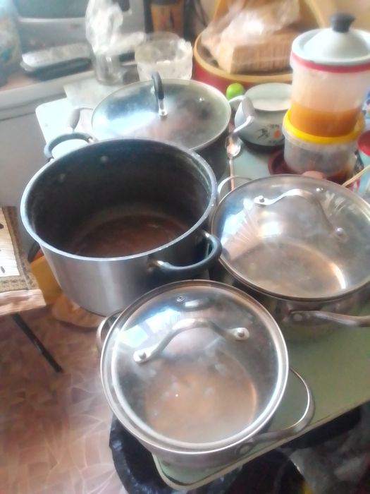 Кастрюли и сковородки