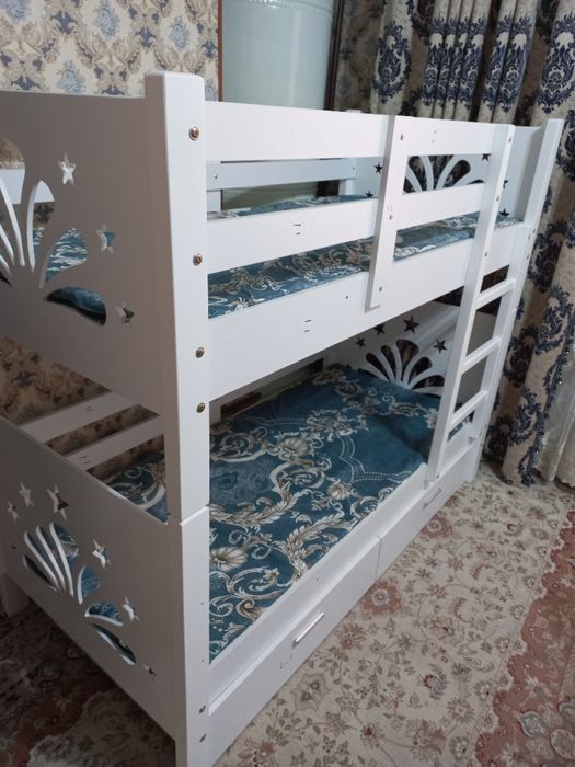 Крават 2 х ярустни из ламината и дерево перемешенно