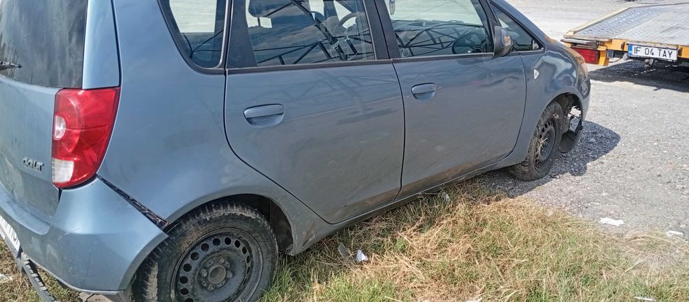 Vând epavă Mitsubishi Colt