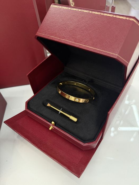 Продам браслет Cartier love
