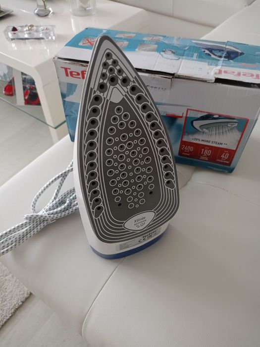 Vând fier de calcat Tefal Express Steam produs de calitate superioara nou nouț.