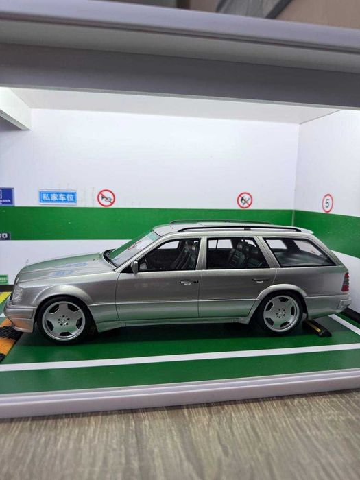Колекционерски модел  Mercedes-Benz E36 AMG Ottomobile 1/18