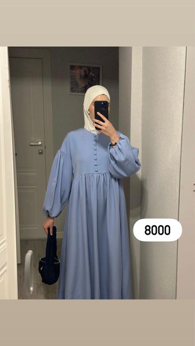 Продам вещи( платья, костюмы)