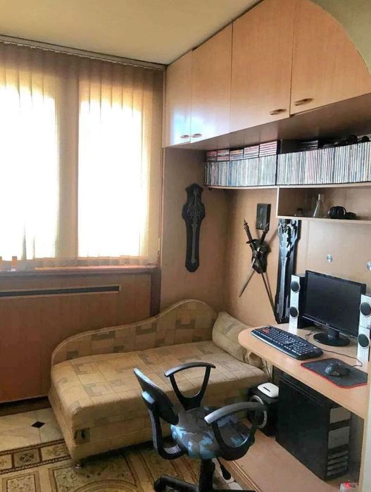 Продаётся 3-комнатная квартира метро Максима горького