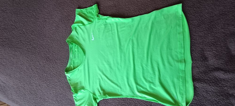 Спортна тениска на Nike