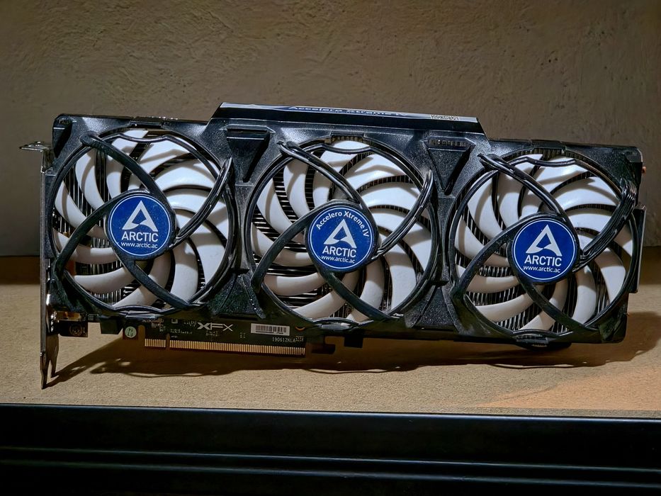 RX 5700 XT 8GB XFX със сменен охладител