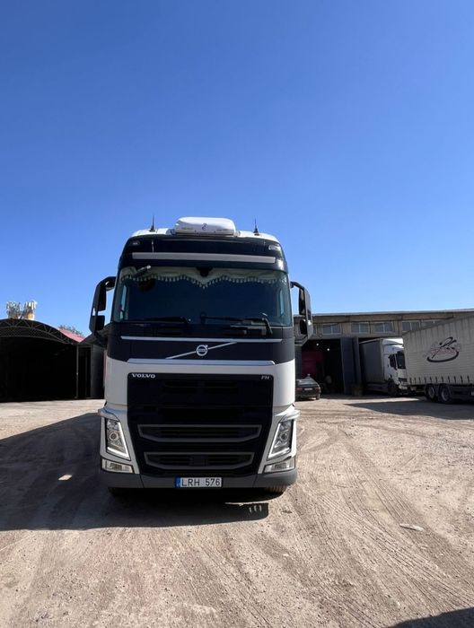 Тягач Volvo фура