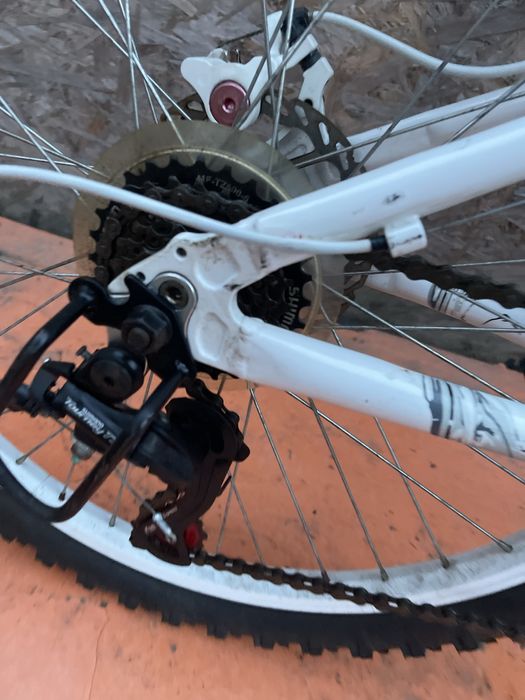 Bicicleta apollo caze frane pe disc roti 24” cadru aluminiu