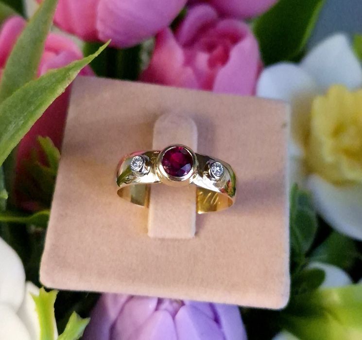 Inel din aur de 18K cu rubine si diamante naturale