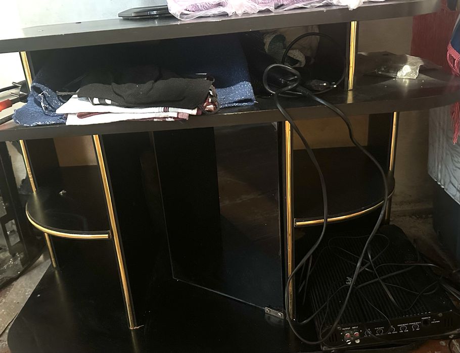 Продам полку под телевизор