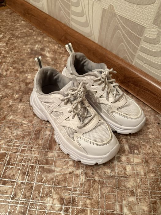 Продам крассовки 36 размер