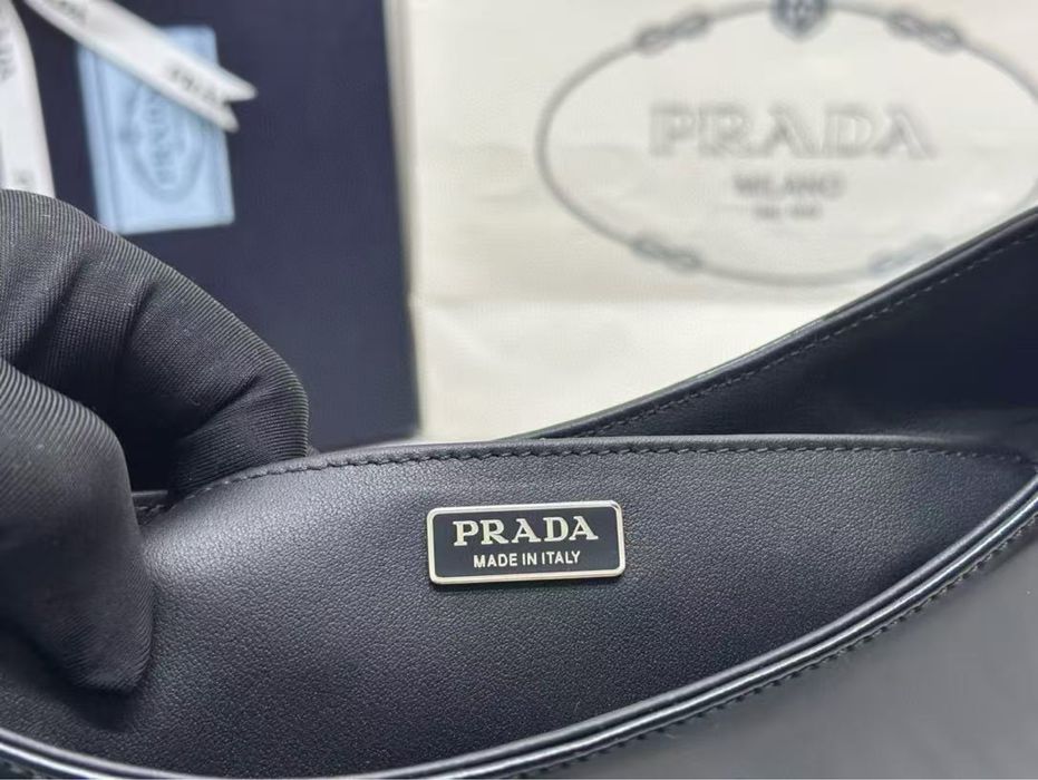 Сумка Prada Cleo medium