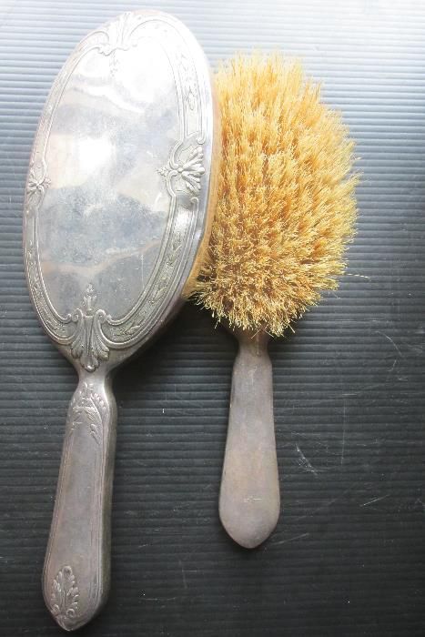 Дамски комплект - сребърно огледало и четка