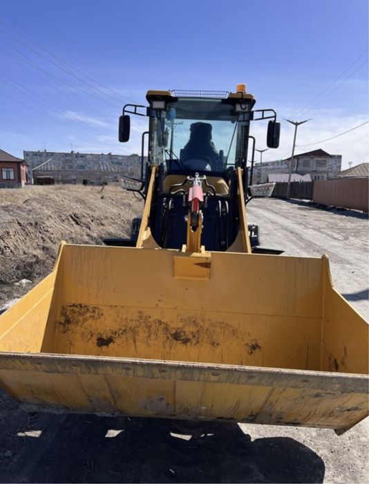 Фронтальный погрузчик