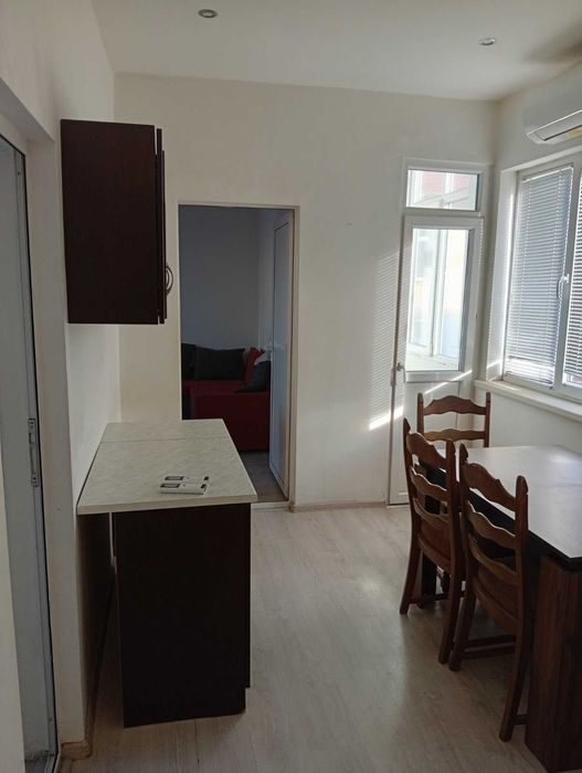 Дава се под наем Тристаен апартамент в София, Център - 75 кв.м за 698.19 € - Снимка #2