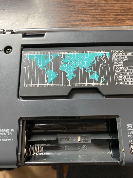 2xRadio multiband Sony ICF SW-7600 Made in Japan.