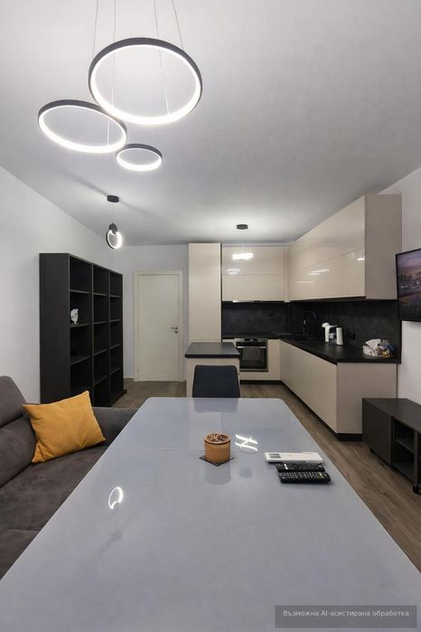 Дава се под наем Двустаен апартамент в Варна, Център - 80 кв.м за 850 € - Снимка #2
