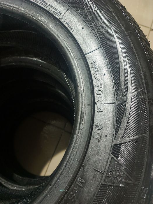 Продам зимний  шыны