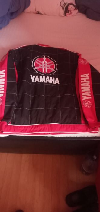 Vănd geaca originala YAMAHA