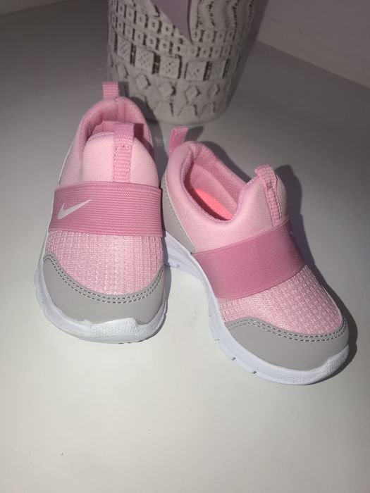 Продам новые кроссовки