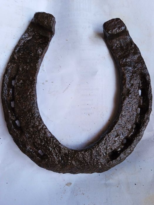 Стари истински ковани подкови за щастие и късмет.