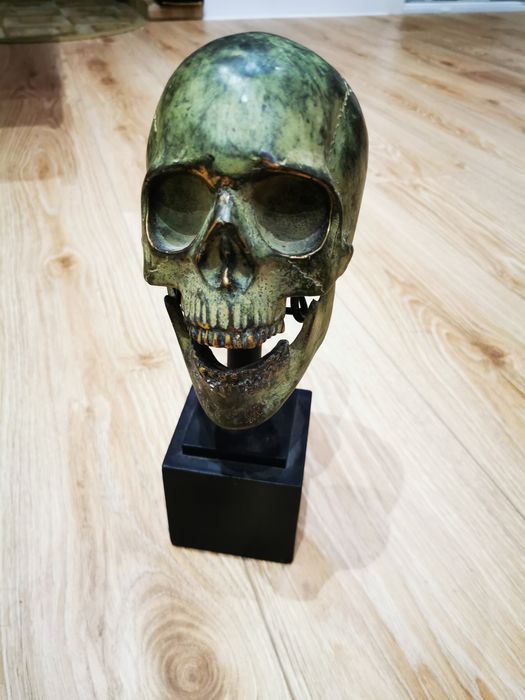 Бронзовый Череп с подставкой