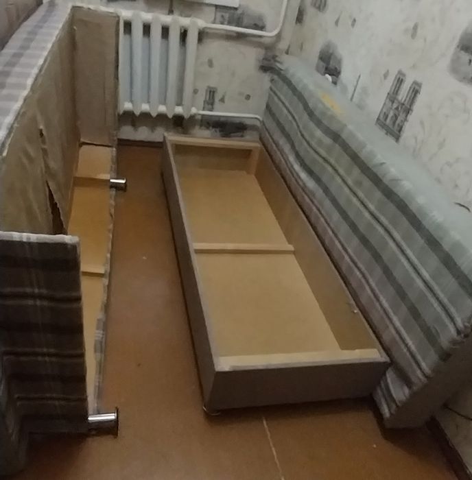 Диван-кровать, отдам даром.