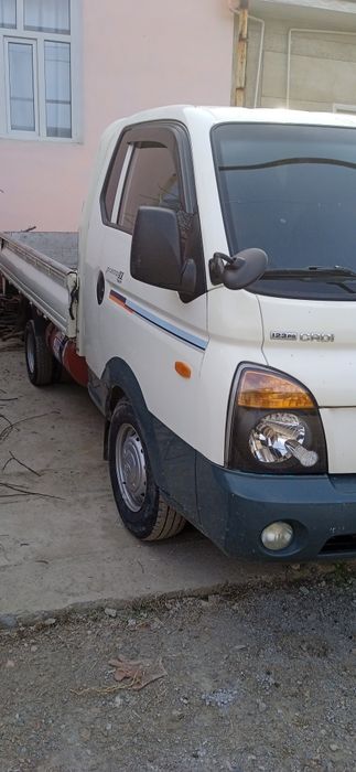 Huyundai portret dakumenta bir tonna ikkita temir balon metan bor