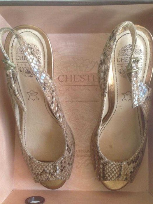 Продам женские босоножки