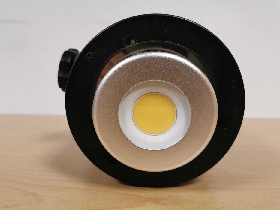 Хибридно LED осветление и светквавица Godox FV150