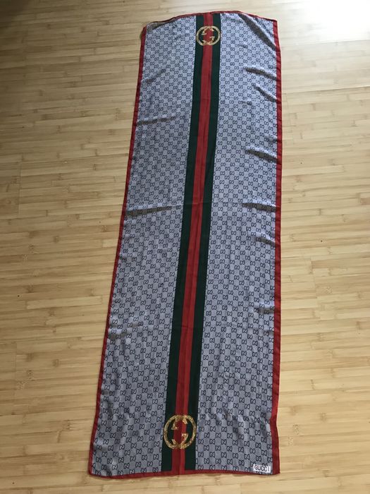 Esarfa Gucci , impecabila