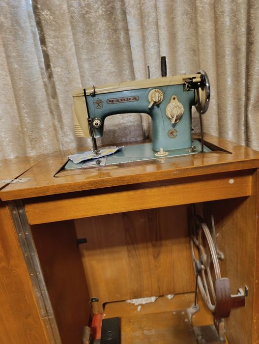 Продается швейная машина Чайка б/у