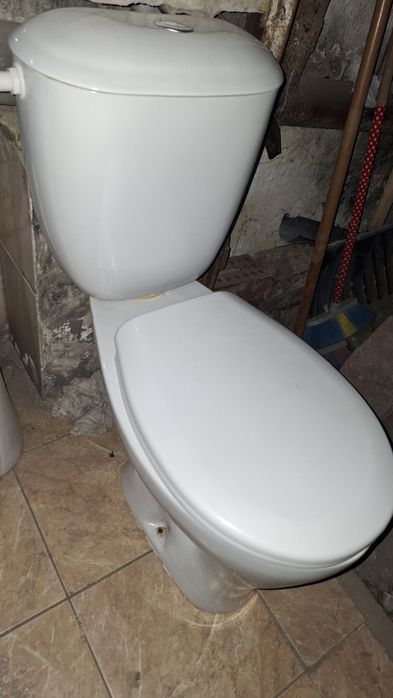 Унитаз для ремонта.