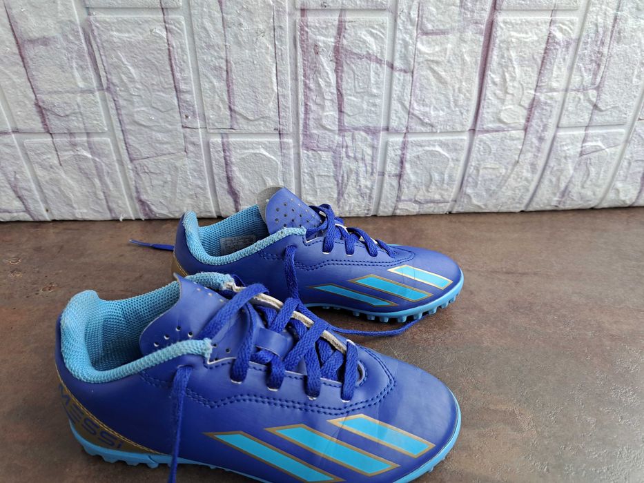 маратонки,кецове,спортни обувки футболни стоножки,Adidas,ном 31,адидас